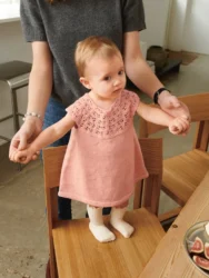indy-dress-baby-strikkeopskrift