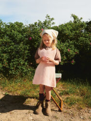 meadow-dress-junior-strikkeopskrift