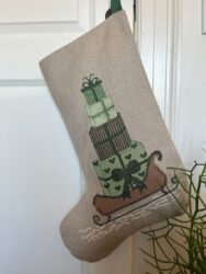 julesok-med-groenne-gaver-broderikit