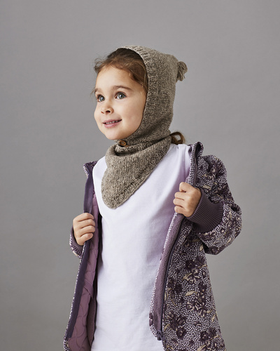 Strikkeopskrift til et lille sæt med hue og halstørklæde til børn